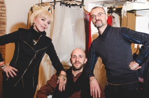 FOTO 2 - Da Sx la Presidente di Krea Konsulting Elisabetta Malara, lo stilista Gianluca Santangelo con il Presidente della Maison Cristiano Spaziani